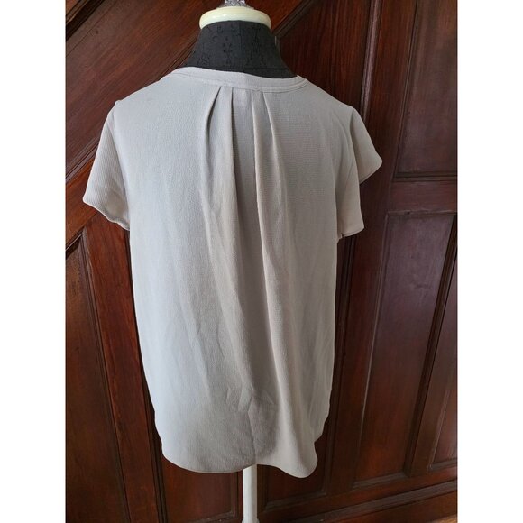 Calvin Klein XL Womens Blouse Beige Textured Short Sleeve V-Neck - Picture 3 of 8